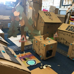 Little Makers: Cardboard City image